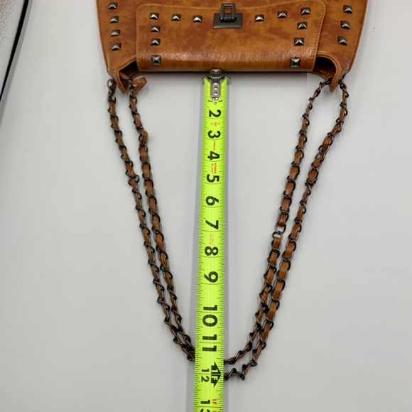 Vintage style boho brown camel rivet-studded chain biker shoulder crossbody bag - Picture 10 of 12